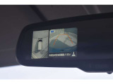 ルームミラーにもアラウンドビューモニターが映り視点切り替えがスムーズに行えます