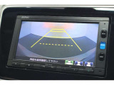 バックカメラが装備されており、後方の安全確認はもちろんのこと狭い場所での駐車や雨の日・夜間など視界の悪いコンディションでのストレスの軽減にもなります!