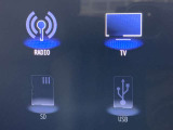 テレビも見られますし、USBでのスマホ接続兼充電も出来ます