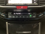 プラズマクラスター付き・オートエアコンがついてます。左右独立で温度設定のできるデュアルオートエアコンです。リア熱線のスイッチの中に、雪道に対応したサイドミラーヒーターも入っています。
