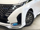 【LEDヘッドライト】悪天候や夜間走行時も良好な視界を確保し安心して運転できる高輝度LEDヘッドライトを装備!点灯速度が早く、消費電力も抑えられています。