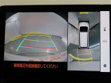 パノラミックビューモニター付きです。車両を上から見たような映像をディスプレイオーディオ画面に表示。運転席からの目視だけでは見にくい、車両周辺の状況をリアルタイムでしっかり確認できます。
