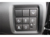 パーキングセンサー付で、車庫入れも駐車もラクラクです。