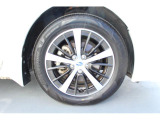 タイヤサイズは205/55R16 純正アルミホイール装着です!