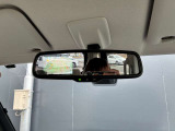 ルームミラーには、バックモニターが写るので駐車が苦手な方には便利な装備になりますね♪