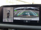 【アラウンドビューモニター&バックモニター】クルマを真上から見下ろしているかのような映像が表示され、周囲の状況がひと目で把握できるので、安心してスマートに駐車できます。駐車が苦手な方にオススメです!