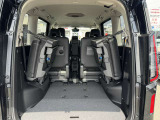 【シートアレンジ】シートを跳ね上げで荷室も広々確保出来ます。