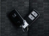 ◆スマートキー◆カギをバッグやポケットに入れたままでもドアロックの開閉ができる『スマートキー』付き!雨天や暗くなってもカギを取り出す必要がなくドアの開錠&エンジンも始動できます