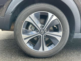 迫力ある純正17インチアルミ☆足元が引き締まって見えます♪