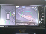 ★全方位モニター★クルマを真上から見下ろしているかのような映像によって車庫入れや縦列駐車などの駐車時に自車と駐車位置の関係をひと目で確認できスムースな駐車をサポートします!