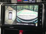 【パノラミックビューモニター】専用のカメラにより、上から見下ろしたような視点で360度クルマの周囲を確認することができます☆死角部分も確認しやすく、狭い場所での切り返しや駐車もスムーズに行えます。