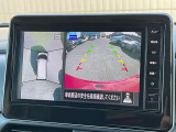 アラウンドビューモニターです。上空からお車の周りを見る感覚で表示されますので、車庫入れも簡単