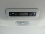 使い易いフルオートエアコンです。後部座席も温度制御できるダブルエアコン!!
