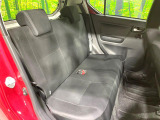 後部座席も気になるようなキズ・汚れやへたり等、大きなダメージはなく、良好な状態です。