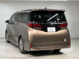 広い展示場にゆったりと展示をしております。ベビーカーでもゆっくりと車をご覧いただけますよ!
