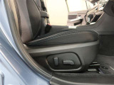 パワーシート搭載。微妙な調整が手軽にでき、ピッタリなポジションで運転することが可能です。