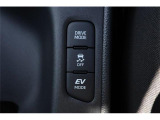 パーキングセンサー付で、車庫入れも駐車もラクラクです。