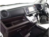 視認性のよいインパネ周りです!操作スイッチやカップホルダーも使いやすい位置に配置されています♪