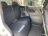 後席も十分な広さがあり、ドライブ等、遠出をした際にも車内でゆったりとお寛ぎいただく事が出来ます。