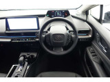 スポーティームード溢れる運転席周りですね。 クイックなドライビングに対応できるよな運転席回りになっています。 ドライブがますます楽しくなりますね!
