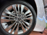 【純正18インチアルミホイール】外観にマッチした純正アルミホイールを装着しております。各種社外アルミホイールや、スタッドレスタイヤも取扱いしております。是非ご相談ください♪