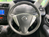 【純正革巻きステアリング】上質な革を使用することで、手にしっかり馴染みとても運転しやすいハンドルです♪