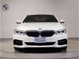 【キドニーグリル】BMWは約90年もの間、ほぼ全ての車両にひと目でBMWだと分かるこの特徴的なフロントグリルが備えられ、デザイン・アイコンとして親しまれてきました。