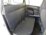 いざという時は3名乗車可能な後席シート(ビニール素材)を備えております!