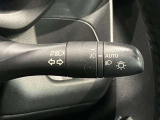 車外の明るさに応じでライトを点灯、消灯してくれるオートライト機能です☆お天気の良い昼間のトンネル走行などオートにしてると便利で安心です☆エンジン停止時にライトの消し忘れも無くなります☆