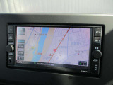 日産純正の地デジ対応ナビゲーションが装着されてます。