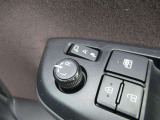 駐車時や狭い道でのすれ違い時に気を使うミラー。電動格納式ドアミラーはそんな時に便利です。