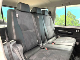 後部座席も気になるようなキズ・汚れやへたり等、大きなダメージはなく、良好な状態です。