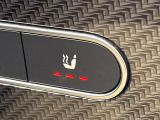 ●フロントシートヒーティング:運転席・助手席共に三段階で調節が可能なシートヒーターを装備しております。季節を問わず快適にご使用いただけます。
