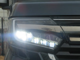 切れにくく明るさ抜群!LEDヘッドライト装備