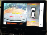 【パノラミックビューモニター】専用のカメラにより、上から見下ろしたような視点で360度クルマの周囲を確認することができます☆死角部分も確認しやすく、狭い場所での切り返しや駐車もスムーズに行えます。