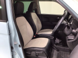 シートは厚めのクッションですのでゆったり座れますよ。