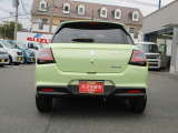 スポーティなバックビュー。毎日の通勤に、買い物に大活躍!車の詳細はスタッフへおたずねください!