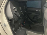 HONDA独自の機構!リアシートはチップアップ(跳ね上げ)することにより背の高い荷物も楽々積み込みすることが可能!!より空間を有効にするためにも大変便利なシートアレンジになります!!