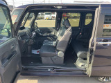 センターピラーインで大きく開くミラクルオープンドア!お子さまとの乗り降りも、大きな荷物の出し入れもスムーズです♪