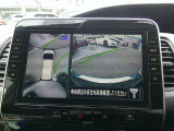 フロントカメラの映像も確認可能ですよ♪空から見下ろすような視点で、スムースな駐車と安全確認をサポートします。