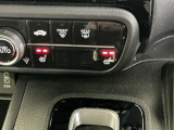 運転席/助手席シートヒーターで寒い日もすぐに温かくなり快適に過ごせます。2段階の温度調整が可能です