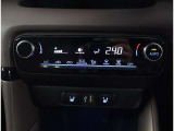 オートエアコン完備。運転席助手席にはシートヒーターも完備。