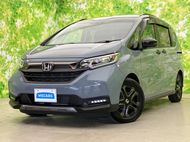 フリード 1.5 クロスター ブラックスタイル