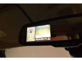 ★バックミラー左側にもアラウンドビューモニターが映ります
