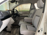 高いホールド性で運転姿勢が安定します。長距離ドライブでも疲れにくいのが魅力です。快適なドライビングライフをお送りください♪
