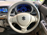 インテリアに合わせたデザインのステアリングは、運転される方のことも考え、運転しやすい形状、大きさです。是非一度、実際に触ってお確かめください。