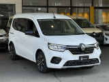 スマートフォンワイヤレスチャージャー、駐車を支援するフロント/サイド/リヤセンサー&イージーパーキングアシストなどを搭載。