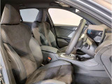 室内は大変綺麗に扱われており、タバコも吸われていない為、車両以外の臭いは感じられません。禁煙車両をご希望の方はこちらのお車をお奨め致します。