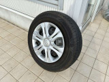 タイヤサイズは185/70R14になります。