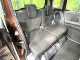 後部座席も気になるようなキズ・汚れやへたり等、大きなダメージはなく、良好な状態です。